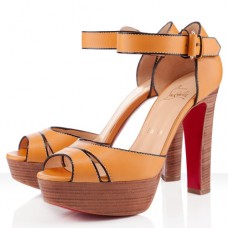 Sandalias Christian Louboutin Woodaola de 120 mm, color naranja. Sandalias Christian Louboutin Woodaola de 120 mm, color naranja.