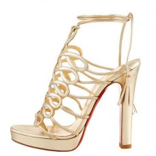 Sandalias Christian Louboutin con borlas de 120 mm, color dorado. Sandalias Christian Louboutin con borlas de 120 mm, color dorado.