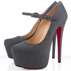 Zapatos de tacón Mary Jane Lady Daf de Christian Louboutin, 160 mm, color gris claro. Zapatos de tacón Mary Jane Lady Daf de Christian Louboutin, 160 mm, color gris claro.