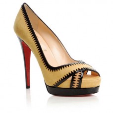 Zapatos de tacón Christian Louboutin Very Jaws de 140 mm con puntera abierta, color amarillo.