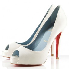 Zapatos de tacón Christian Louboutin Very Prive de 120 mm con puntera abierta, color blanco roto. Zapatos de tacón Christian Louboutin Very Prive de 120 mm con puntera abierta, color blanco roto.