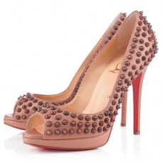 Zapatos de tacón con puntera abierta Christian Louboutin Yolanda Spikes de 120 mm, color nude. Zapatos de tacón con puntera abierta Christian Louboutin Yolanda Spikes de 120 mm, color nude.