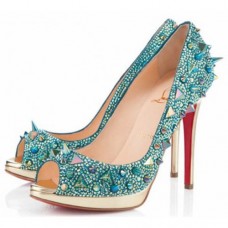 Zapatos de tacón Christian Louboutin Yolanda Spikes de 120 mm con puntera abierta, color verde. Zapatos de tacón Christian Louboutin Yolanda Spikes de 120 mm con puntera abierta, color verde.
