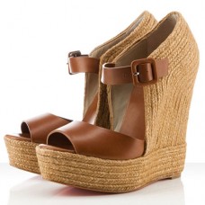 Alpargatas de cuña Christian Louboutin Praia de 140 mm, color marrón. Alpargatas de cuña Christian Louboutin Praia de 140 mm, color marrón.
