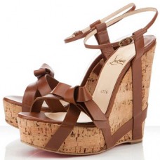 Sandalias de cuña Christian Louboutin Miss Cristo de 140 mm, color marrón. Sandalias de cuña Christian Louboutin Miss Cristo de 140 mm, color marrón.