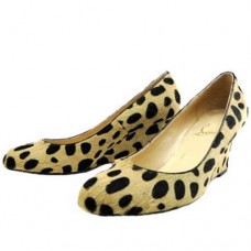 Sandalias de cuña Christian Louboutin Miss Boxe de 80 mm con estampado de leopardo. Sandalias de cuña Christian Louboutin Miss Boxe de 80 mm con estampado de leopardo.