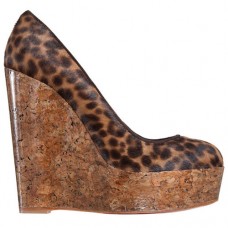 Sandalias de cuña Christian Louboutin Coroclic de 140 mm con estampado de leopardo. Sandalias de cuña Christian Louboutin Coroclic de 140 mm con estampado de leopardo.