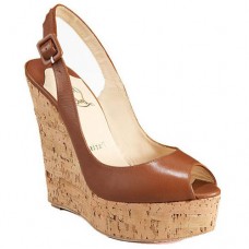 Sandalias de cuña Christian Louboutin Uue Plume de 140 mm, color marrón. Sandalias de cuña Christian Louboutin Uue Plume de 140 mm, color marrón.