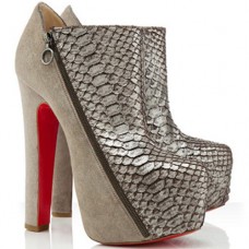 Botines Christian Louboutin 4A de 160 mm, color topo. Botines Christian Louboutin 4A de 160 mm, color topo.