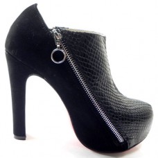 Botines Christian Louboutin 4A de 120 mm, color negro. Botines Christian Louboutin 4A de 120 mm, color negro.