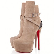 Botines Christian Louboutin Equestria de 160 mm, color topo. Botines Christian Louboutin Equestria de 160 mm, color topo.