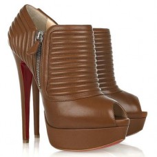 Botines Christian Louboutin Futura de 140 mm, color marrón. Botines Christian Louboutin Futura de 140 mm, color marrón.