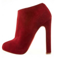 Botines Christian Louboutin Vicky Booty de 120 mm, color rojo. Botines Christian Louboutin Vicky Booty de 120 mm, color rojo.