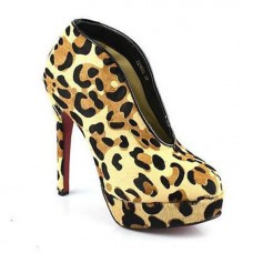 Botines Christian Louboutin Miss Fast Plato de 120 mm con estampado de leopardo. Botines Christian Louboutin Miss Fast Plato de 120 mm con estampado de leopardo.