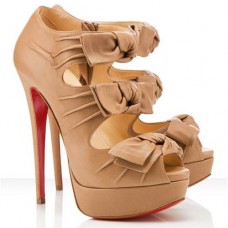 Botines Christian Louboutin Madame Butterfly de 140 mm, color beige. Botines Christian Louboutin Madame Butterfly de 140 mm, color beige.