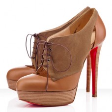 Chaleco Christian Louboutin de 140 mm, botines color camel Chaleco Christian Louboutin de 140 mm, botines color camel
