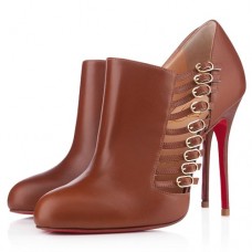 Botines Christian Louboutin Safety de 100 mm, color marrón. Botines Christian Louboutin Safety de 100 mm, color marrón.