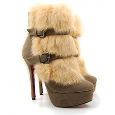 Botines Christian Louboutin Toundra Fur de 120 mm, color beige.
