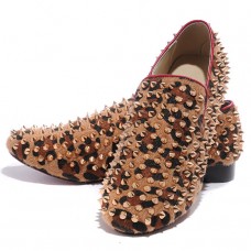 Mocasines Christian Louboutin Rollerboy con pinchos y estampado de leopardo. Mocasines Christian Louboutin Rollerboy con pinchos y estampado de leopardo.
