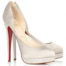 Zapatos de tacón Christian Louboutin Eugenie de 120 mm, color blanco. Zapatos de tacón Christian Louboutin Eugenie de 120 mm, color blanco.