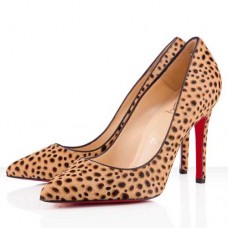 Zapatos de tacón Christian Louboutin Pigalle de 100 mm con estampado de leopardo. Zapatos de tacón Christian Louboutin Pigalle de 100 mm con estampado de leopardo.