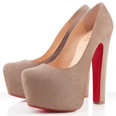 Zapatos de tacón Christian Louboutin Daffy de 160 mm, color topo. Zapatos de tacón Christian Louboutin Daffy de 160 mm, color topo.
