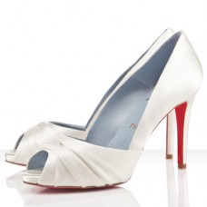 Zapatos Christian Louboutin Matrinana de 100 mm para ocasiones especiales, color blanco roto. Zapatos Christian Louboutin Matrinana de 100 mm para ocasiones especiales, color blanco roto.