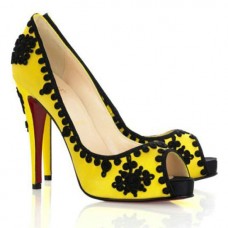 Zapatos de tacón Christian Louboutin Very Brode de 120 mm con puntera abierta, color amarillo. Zapatos de tacón Christian Louboutin Very Brode de 120 mm con puntera abierta, color amarillo.