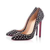 Zapatos de tacón Christian Louboutin Pigalle Spikes de 120 mm, color negro. Zapatos de tacón Christian Louboutin Pigalle Spikes de 120 mm, color negro.