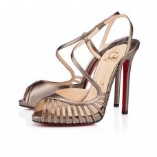 Sandalias Christian Louboutin Scoubridou de 120 mm, color bronce. Sandalias Christian Louboutin Scoubridou de 120 mm, color bronce.