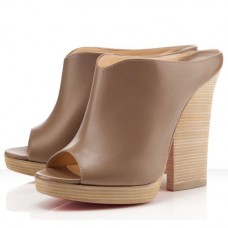 Zapatos de tacón con puntera abierta tipo mule Roche de Christian Louboutin color ostra Zapatos de tacón con puntera abierta tipo mule Roche de Christian Louboutin color ostra